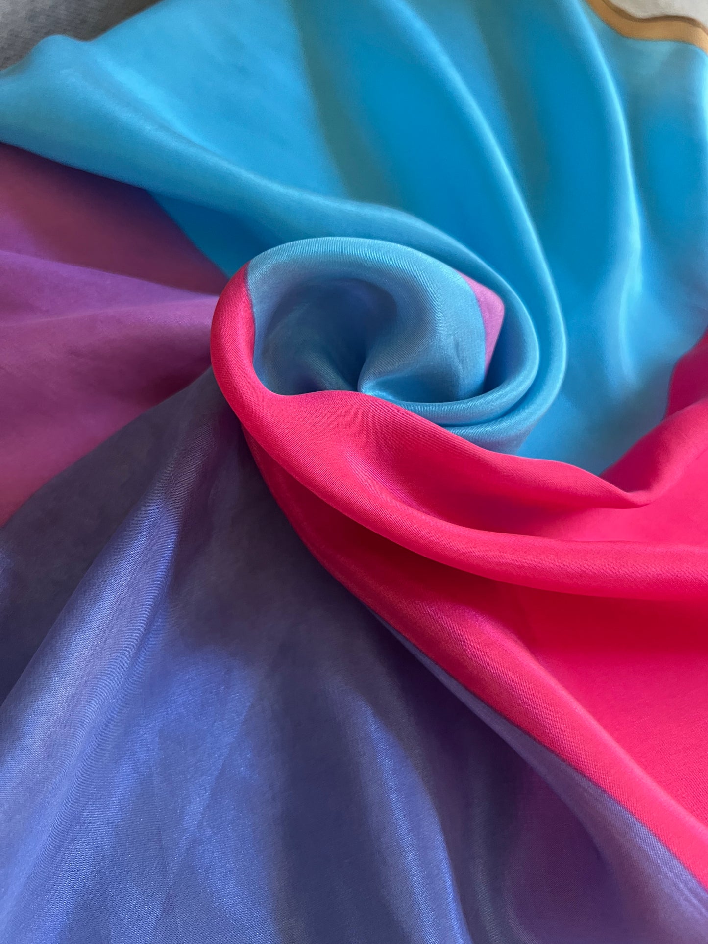 4 Colour block silk