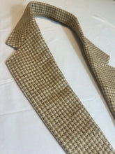 Load image into Gallery viewer, Houndstooth lapel
