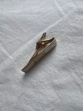 Load image into Gallery viewer, Iridescent pearl tie clip
