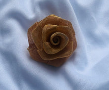 Load image into Gallery viewer, Gold Mesh Rose Brooch
