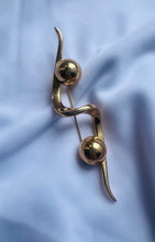 Load image into Gallery viewer, Oscar Brooch by Monet
