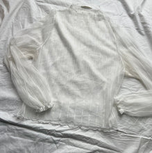 Load image into Gallery viewer, Janet Mock Icing top
