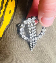 Load image into Gallery viewer, Crystal fringe brooch
