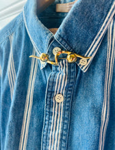 Load image into Gallery viewer, Oscar Brooch by Monet
