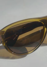 Load and play video in Gallery viewer, Tom Ford Maple Sunglasses
