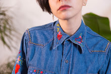 Load image into Gallery viewer, Studded Landlubber 1970s denim shirt

