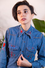 Load image into Gallery viewer, Studded Landlubber 1970s denim shirt
